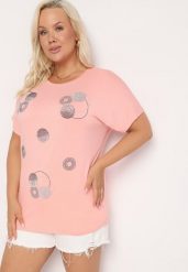 Jasnoróżowy T-shirt z Bawełny Wykończony Cyrkoniami Krissianne. Czerwone t-shirty damskie Born2be, l, z aplikacjami, z bawełny, biznesowe, bez kołnierzyka, bez ramiączek. Za 39.99 zł.