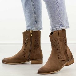 Beżowe ażurowe zamszowe botki damskie Potocki 12455. Brązowe botki damskie POTOCKI, na jesień, w ażurowe wzory, z jeansu, biznesowe, bez obcasa, na płaskiej podeszwie, bez zapięcia. Za 229.00 zł.