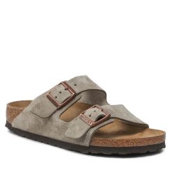 Klapki Birkenstock. Szare klapki damskie Birkenstock, bez wzorów, bez obcasa, bez zapięcia. Za 539.99 zł.