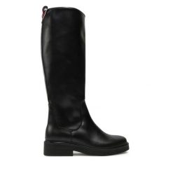 Kozaki Tommy Hilfiger. Czarne kozaki damskie Tommy Hilfiger, bez wzorów, bez obcasa, na płaskiej podeszwie, bez zapięcia. Za 899.99 zł.