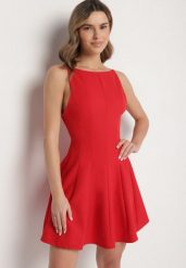 Czerwona Rozkloszowana Sukienka Ozdobiona Przeszyciami Kinetela. Czerwone sukienki damskie Born2be, na imprezę, m, bez wzorów, eleganckie, bez kołnierzyka, bez ramiączek, mini, rozkloszowane. Za 89.99 zł.