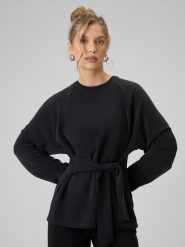4F Bluza regular z wiązaniem i modalem damska - czarna XS. Czarne bluzy damskie 4F, xs, bez wzorów, z dzianiny, bez ramiączek, bez kaptura. Za 189.99 zł.