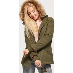 Parka z kapturem - Khaki. Brązowe parki damskie Cropp, l, bez wzorów, bez kołnierzyka, z kapturem. Za 199.99 zł.