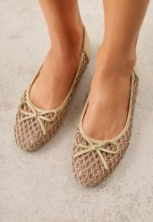 Ciemnobeżowe Balerinki z Siateczkową Cholewką z Plecionką Zdobione Kokardką Harelaya. Brązowe balerinki damskie Renee, na lato, z aplikacjami, z jeansu, boho, bez obcasa, na płaskiej podeszwie, bez zapięcia. Za 69.99 zł.
