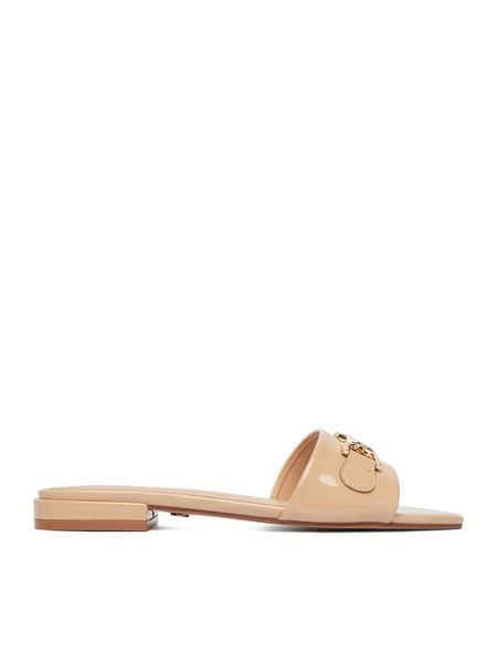 Nine West Klapki CEO-LS6445-01 Beżowy. Brązowe klapki damskie Nine West, bez wzorów, z materiału, bez obcasa, bez zapięcia. Za 89.99 zł.