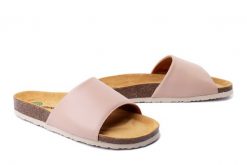 DR. BRINKMANN 700530-08 beige, klapki damskie. Brązowe klapki damskie Dr. Brinkmann, na lato, bez wzorów, bez obcasa, bez zapięcia. Za 239.90 zł.