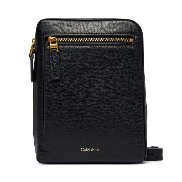 Saszetka Calvin Klein. Czarne saszetki i nerki męskie Calvin Klein, małe. Za 409.99 zł.