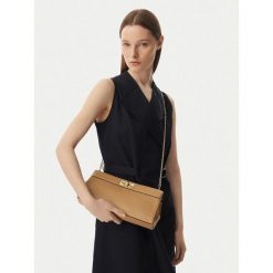 Torebka Tommy Hilfiger. Brązowe torebki do ręki damskie Tommy Hilfiger, bez wzorów, bez dodatków. Za 529.99 zł.