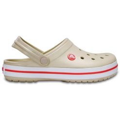 Klapki sportowe na basen Crocs CROCBAND. Białe klapki damskie Crocs, bez wzorów, sportowe, bez obcasa, bez zapięcia. W wyprzedaży za 197.00 zł.