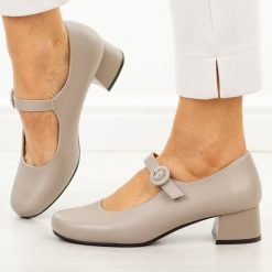 C.Szare półbuty damskie Sergio Leone Pb416. Szare półbuty damskie Sergio Leone, na lato, bez wzorów, z materiału, biznesowe, z okrągłym noskiem, bez obcasa, na obcasie, bez zapięcia. Za 179.00 zł.