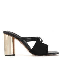 Klapki Nine West. Czarne klapki damskie Nine West, bez wzorów, bez obcasa, bez zapięcia. Za 199.99 zł.