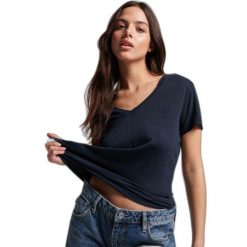 Damska koszulka z haftem i płomieniem v-neck Superdry. Niebieskie bluzki damskie Superdry, bez wzorów, bez kołnierzyka, bez ramiączek. Za 127.75 zł.