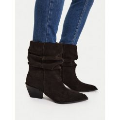 Botki GINO ROSSI. Brązowe botki damskie Gino Rossi, bez wzorów, bez obcasa, na słupku, bez zapięcia. Za 299.99 zł.