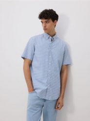 Koszula regular fit w kratę - jasnoniebieski. Niebieskie koszule męskie Reserved, l, bez wzorów, z bawełny, bez kołnierzyka, bez ramiączek. W wyprzedaży za 89.99 zł.