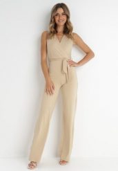 Beżowy Kombinezon Chionadina. Brązowe sukienki damskie Born2be, l, bez wzorów, eleganckie, bez kołnierzyka, bez ramiączek, maxi, kopertowe. Za 129.99 zł.