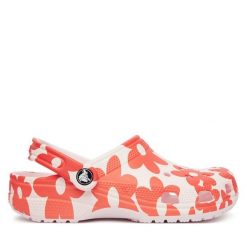 Klapki Crocs. Czerwone klapki damskie Crocs, bez wzorów, bez obcasa, bez zapięcia. Za 259.99 zł.