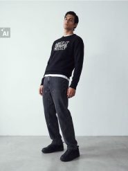 Sweter z napisem - czarny. Czarne swetry męskie Sinsay, l, bez wzorów, bez kołnierzyka, bez ramiączek. Za 69.99 zł.