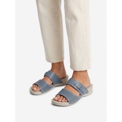 Klapki Clara Barson. Niebieskie klapki damskie Clara Barson, bez wzorów, bez obcasa, bez zapięcia. Za 119.99 zł.