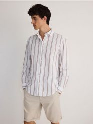 Koszula regular fit w paski - brązowy. Brązowe koszule męskie Reserved, l, bez wzorów, z bawełny, bez kołnierzyka, bez ramiączek. W wyprzedaży za 79.99 zł.