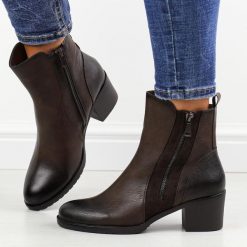 Brązowe botki damskie na obcasie M.Daszyński sa128-52. Brązowe botki damskie M.Daszyński, na jesień, bez wzorów, z materiału, eleganckie, bez obcasa, na obcasie, bez zapięcia. Za 229.00 zł.