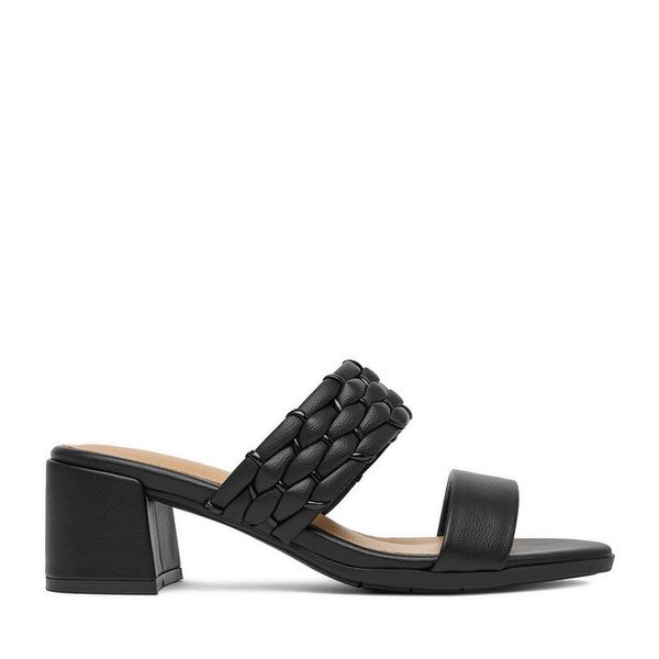 Klapki JENNY. Czarne klapki damskie Jenny, bez wzorów, bez obcasa, bez zapięcia. Za 129.99 zł.