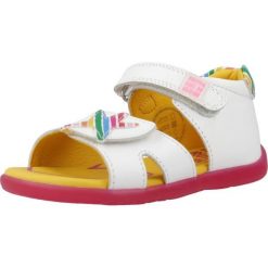 Sandały AGATHA RUIZ DE LA PRADA 242901A Biały. Białe sandały damskie Agatha Ruiz de la Prada, bez wzorów, ze skóry, bez obcasa, bez zapięcia. Za 246.55 zł.