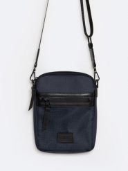 Torba męska typu crossbody granatowa Wotino 403. Niebieskie torby na ramię męskie BIG STAR, z gumy, na ramię, małe. W wyprzedaży za 139.99 zł.