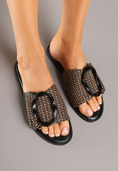 Czarne Klapki Vices z Geometryczną Ozdobą Arrisaria. Czarne klapki damskie Born2be, z aplikacjami, eleganckie, bez obcasa, na płaskiej podeszwie, bez zapięcia. Za 69.99 zł.