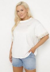 Biała Bawełniana Bluzka Ozdobiona Haftami Lizandra. Białe bluzki damskie Born2be, l, bez wzorów, z bawełny, eleganckie, bez kołnierzyka, bez ramiączek. Za 49.99 zł.