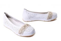 RIEKER L3062-80 white, baleriny damskie. Białe balerinki damskie Rieker, na lato, w ażurowe wzory, bez obcasa, bez zapięcia. Za 239.92 zł.