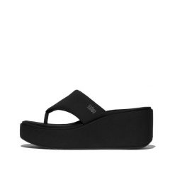 Klapki damskie FitFlop Platfforms. Czarne klapki damskie FIT FLOP, bez wzorów, eleganckie, bez obcasa, bez zapięcia. Za 443.50 zł.