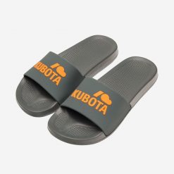 Klapki Kubota Basic z Pomarańczowym Logo. Brązowe klapki damskie Kubota, bez wzorów, z materiału, bez zapięcia. Za 69.99 zł.