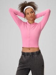 4F Bluza bezszwowa slim z kapturem damska - różowa XL/XXL. Czerwone bluzy damskie 4F, l, bez wzorów, sportowe, bez ramiączek, z kapturem. Za 169.99 zł.