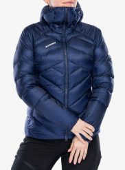 Kurtka puchowa damska Mammut Taiss IN Hooded Jacket. Niebieskie kurtki sportowe damskie Mammut, l, bez wzorów, z materiału, bez ramiączek, bez kaptura, trekkingowe. Za 1,888.50 zł.
