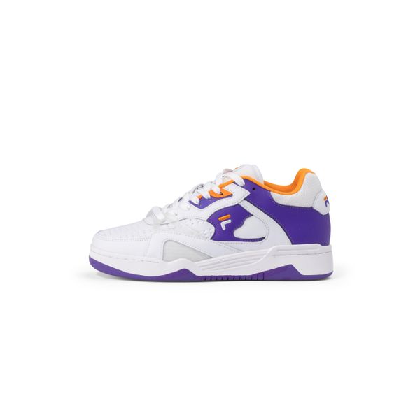 Sneakersy damskie Fila Fila Wayne. Białe obuwie sportowe damskie Fila, bez wzorów, bez zapięcia. W wyprzedaży za 389.50 zł.