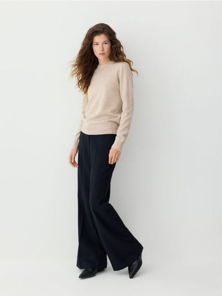 Wełniany sweter z dodatkiem kaszmiru - beżowy. Brązowe swetry nierozpinane damskie Reserved, l, bez wzorów, z dzianiny, bez kołnierzyka, bez ramiączek. Za 399.99 zł.