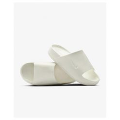 Klapki damskie Nike Calm. Białe klapki damskie Nike, bez wzorów, wizytowe, bez obcasa, bez zapięcia. Za 179.99 zł.