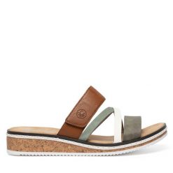 Klapki Rieker. Zielone klapki damskie Rieker, bez wzorów, bez obcasa, bez zapięcia. Za 279.99 zł.