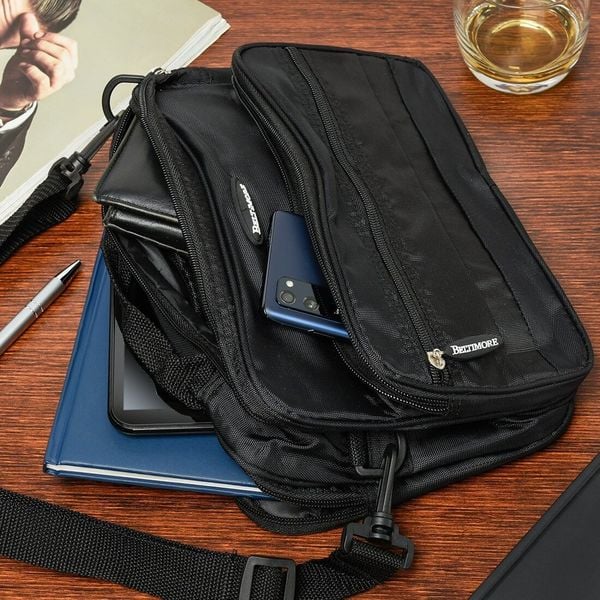 Beltimore Męska torba na ramię do pracy pakowna czarna Beltimore R30 NoSize. Czarne torby na ramię męskie Beltimore, na ramię. Za 54.99 zł.