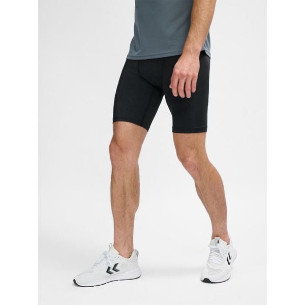 Szorty Hummel TE Topaz. Czarne buty sportowe męskie Hummel, bez wzorów, bez zapięcia, na fitness i siłownię. Za 149.50 zł.