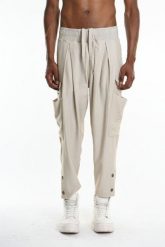 La Haine Inside Us Spodnie | 3M M1247 | Mężczyzna | Beżowy. Brązowe spodnie materiałowe męskie La Haine Inside Us, bez wzorów, z gumy. W wyprzedaży za 899.00 zł.