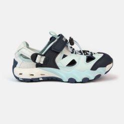 Sandały Frosty K V4 wodoodporne, regulowane, z antypoślizgową podeszwą. Niebieskie buty zimowe męskie IZAS, bez wzorów, bez obcasa, bez zapięcia. W wyprzedaży za 252.13 zł.