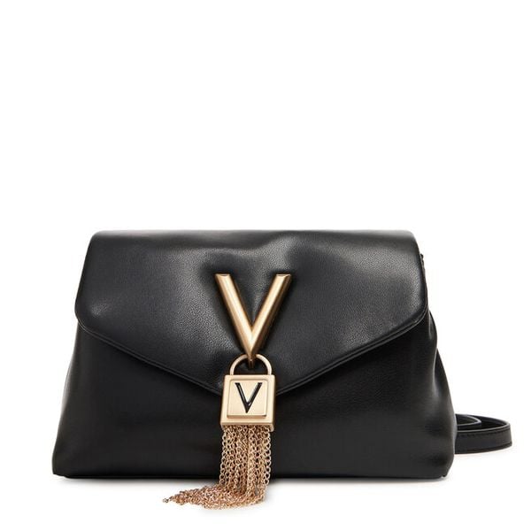 Torebka Valentino. Czarne listonoszki damskie Valentino, bez wzorów, bez dodatków. Za 335.99 zł.
