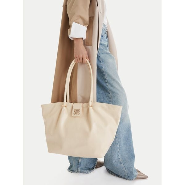 Torebka Nine West. Białe shopperki damskie Nine West, bez wzorów, bez dodatków. Za 269.99 zł.