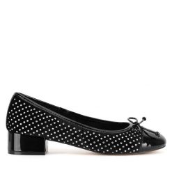 Czółenka Nine West. Czarne czółenka damskie Nine West, bez wzorów, bez obcasa, bez zapięcia. Za 137.99 zł.