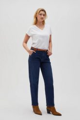 Jeansy z prostymi nogawkami i z paskiem niebieskie. Niebieskie jeansy damskie MOODO, bez wzorów, z bawełny. Za 149.99 zł.