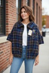 Desigual damski płaszcz niebieski w kratę, oversize kimono, rozm. EU44. Brązowe płaszcze damskie Desigual, na jesień, bez wzorów, z wełny, bez kołnierzyka, bez kaptura. Za 302.99 zł.