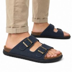 Klapki męskie Wrangler BELVILLE SLIDER MEN LOW. Brązowe klapki męskie Wrangler, bez wzorów, z materiału, bez zapięcia. Za 139.00 zł.
