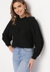Czarna Koszula Ozdobiona Koronkowymi Tasiemkami Arilesse. Czarne koszule damskie Born2be, l, bez wzorów, z koronki, eleganckie, bez kołnierzyka, bez ramiączek. Za 139.99 zł.