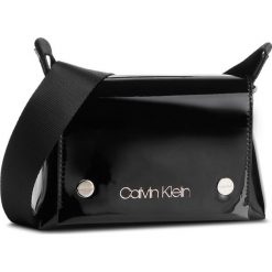 Torebka CALVIN KLEIN - Snap Sml Flap Crossbody P K60K604932 001. Czarne listonoszki damskie Calvin Klein, bez wzorów, ze skóry ekologicznej, bez dodatków. W wyprzedaży za 279.00 zł.